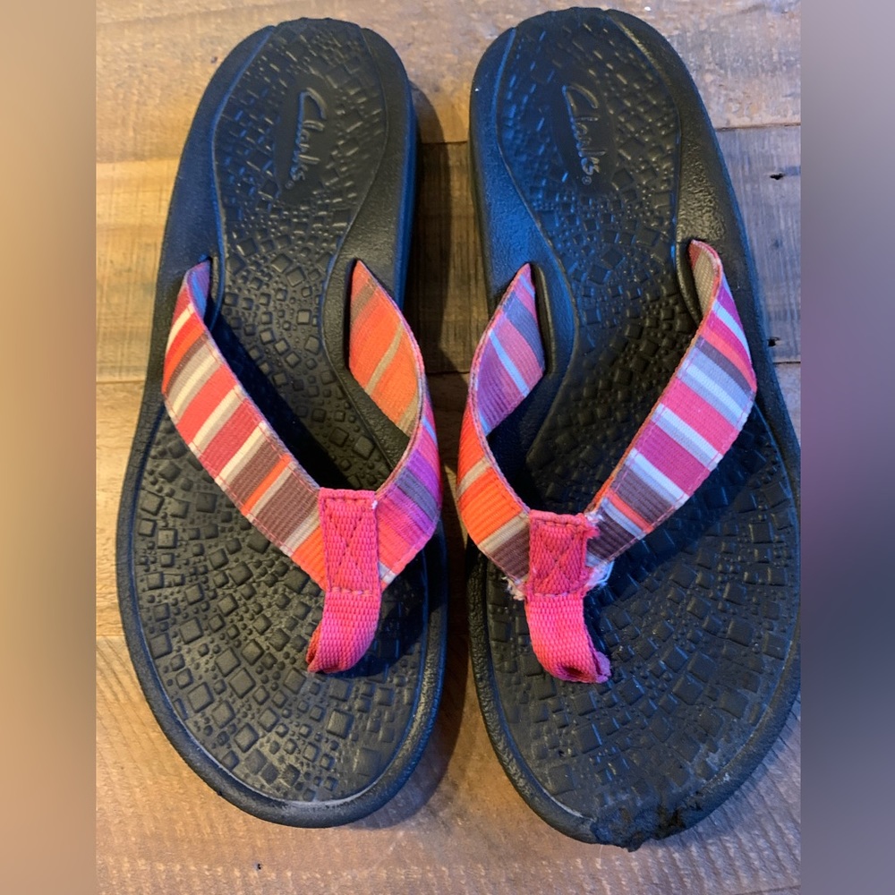Clarks striped flip flops/Size 6